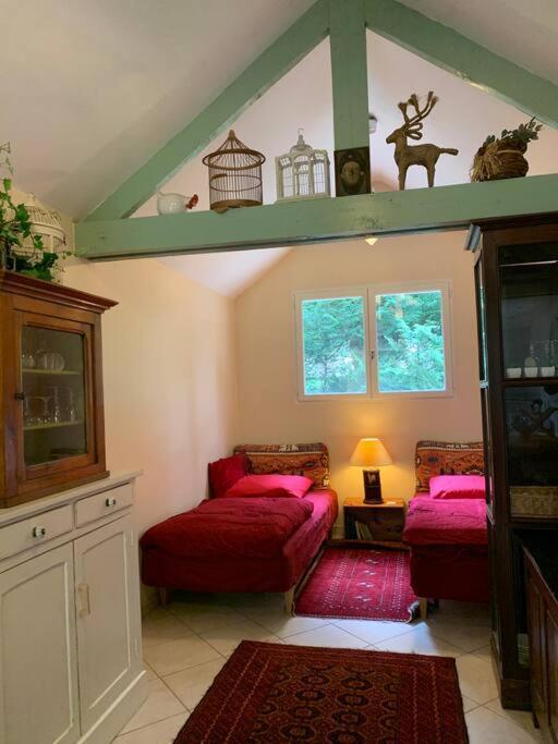 Maisonnette En Clairiere De Foret Gambais Exterior foto