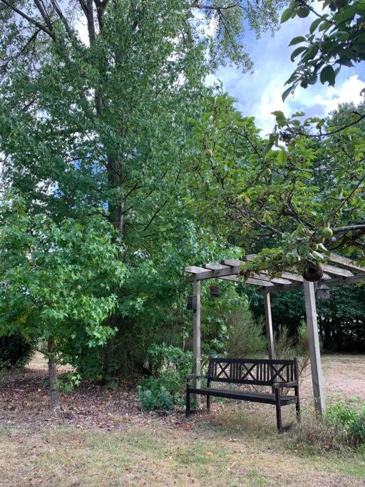 Maisonnette En Clairiere De Foret Gambais Exterior foto