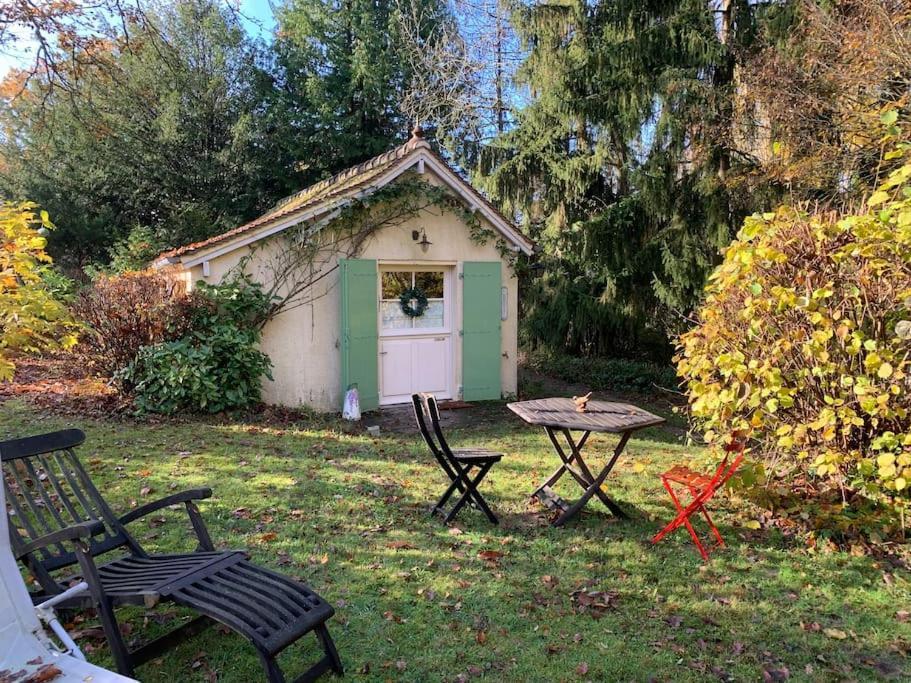 Maisonnette En Clairiere De Foret Gambais Exterior foto